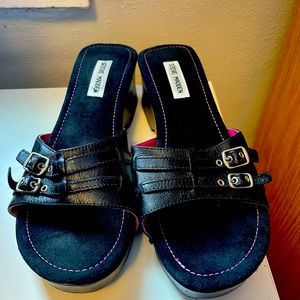 Wedge sandals-black an silver hardware